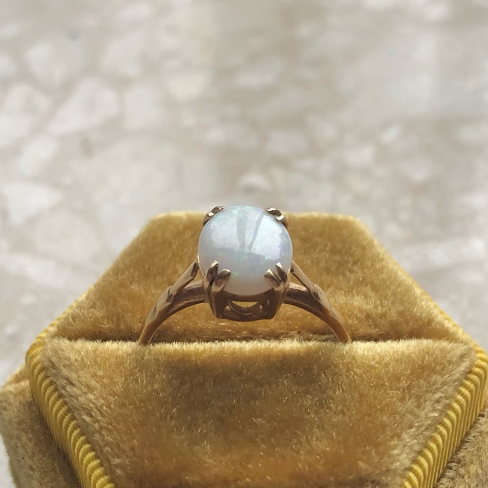 Vintage Opal Oval Yellow Gold Claw Ring - Picture 12 of 12